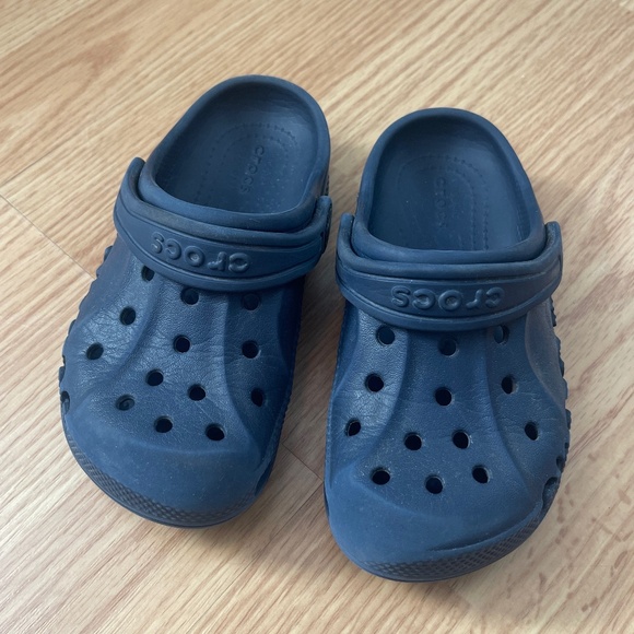 Kids Navy Blue Crocs Size 10 - Picture 1 of 5
